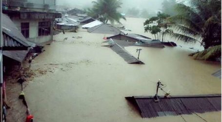 Over 100,000 Displaced, Airport Closed as Flood Hits Central Indonesia