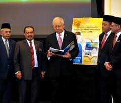 Prime Minister Najib Launches Book on ‘Implementation Plan of The Malaysian Syariah Index 2016-2018’