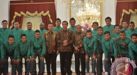 National Football Team Gets Bonus from President Jokowi