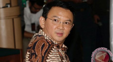 Ahok Cries at His First Trial