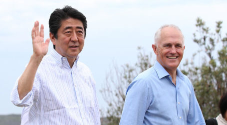 Japanese PM Shinzo Abe Arrives in Sydney