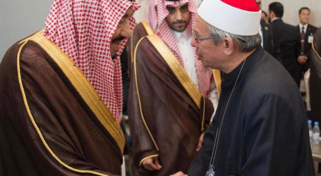 King Salman Receives Malaysian Muftis