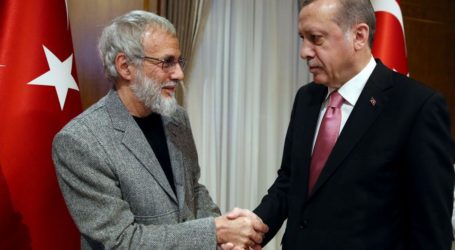 Yusuf Islam Praises Turkey for Its Care for Refugees