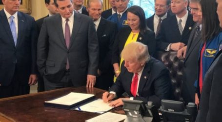 Trump Signs NASA Bill Aimed at Sending People to Mars