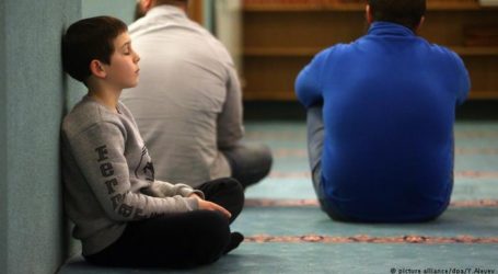 German School Bans Muslim Students from Using Prayer Mats