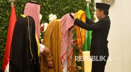 Indonesian President Confers First-Class Honors Star to Saudi King