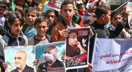Gazans Rally in Solidarity with Jailed Charity Employee