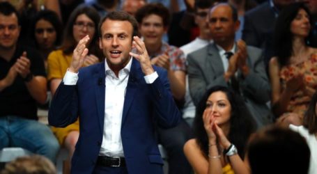 France’s Muslims Urged to Vote for Macron in Run-off