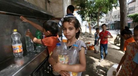 Hundreds of Palestinian Children Join World Cleaning Day Campaign
