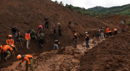 Persistent Rain Stops Search for Indonesia Landslide Victims