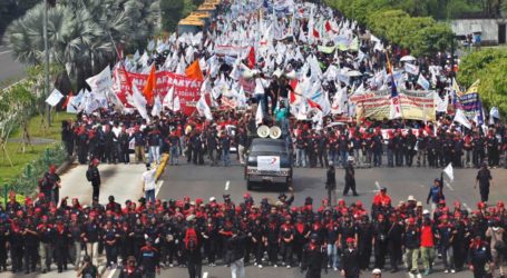 Indonesian Workers Urge President Jokowi to Realize Nawacita Commitments