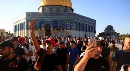 Palestinians Rejoice Lifting of Restrictions on Al-Aqsa 