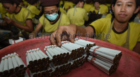 Japan Tobacco Buys Indonesian Clove Cigarette Business for $1 Billion