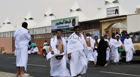 Pilgrims Head to Mina in 1st Day of Hajj