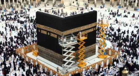 New Kiswa Adorns the Holy Kaaba