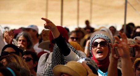 Thousands of Palestinian and Israeli Women Join to March Through Desert Together for Peace