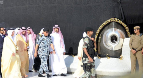 Makkah Governor Leads Kaaba Washing