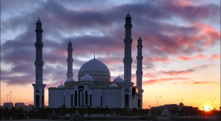 2nd Largest Mosque in Central Asia Accommodates 10,000