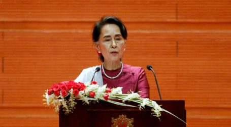 Myanmar’s Suu Kyi Meets Persecuted Rohingya Muslims