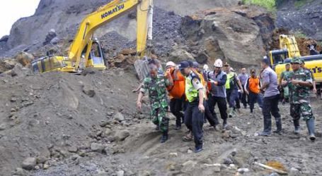 Eight Killed by Landslide in Central Java`s Magelang District