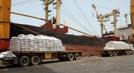 Ship Loaded with Food Aid Arrives in Liberated Areas in Yemen