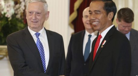 President Joko Widodo Receives US Defense Secretary Mattis at Merdeka Palace