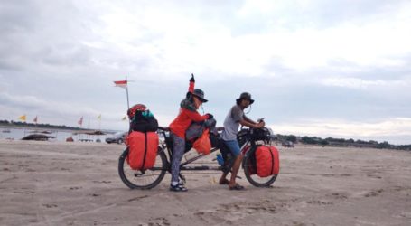 Indonesian Couple Bike Their Way to Makkah in Yearlong Trip