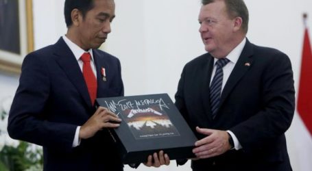 Joko Widodo Pays US$805 to Redeem Metallica Album Given to Him by Danish Prime Minister