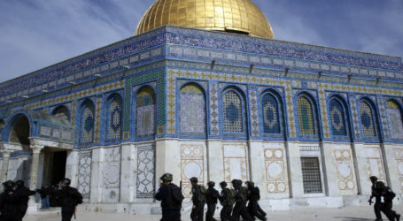 Israel Bars Islamic Waqf Guard from Entering Al-Aqsa Mosque for 15 Days