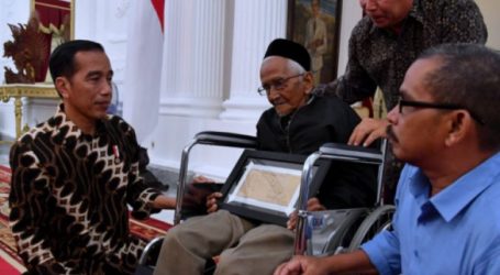 President Receives Donor of First Aircraft Seulawah Purchase