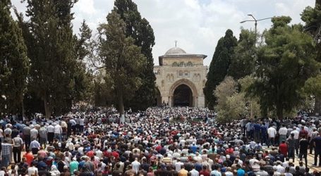 Quarter of a Million Muslims Attend Third Friday of Ramadan Prayer in Jerusalem
