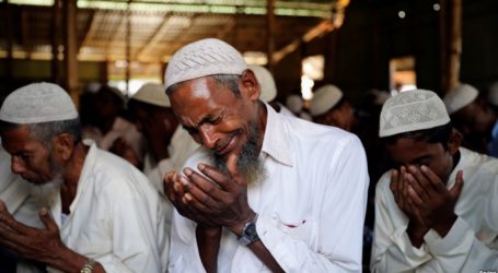 Rohingya in Bangladesh Pray to Return Home during Eid