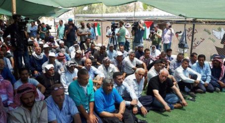 Palestinians Perform Friday Prayer at Khan al-Ahmar