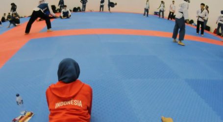 Taekwondo Athlet Defia wins First Gold for Indonesia
