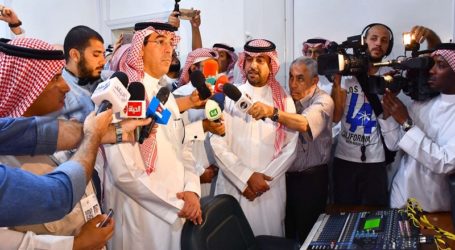Minister of Media Al-Awwad Rejects Politicization of Hajj