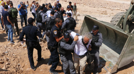 Israeli Occupation Forces Detain Palestinians in West Bank