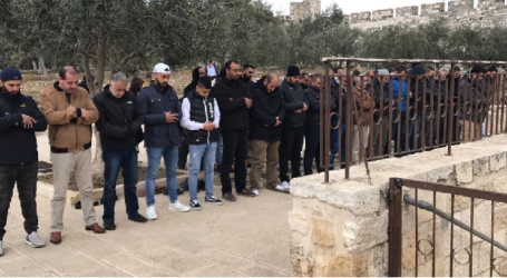 First time, Palestinians Perform Friday Prayers at Al-Rahma Al-Aqsa Gate