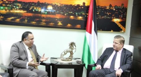 Palestinian Minister-Indian Ambassador Discuss Establishment of Hospital