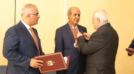 Palestinian President Awards “Star of Merit” to Indonesian Ambassador