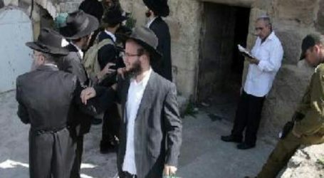Jewish Illegal Settlers Hold Talmudic Ritual in Al-Aqsa