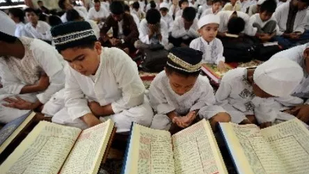 As 7,260 Indonesian Hafiz Al-Quran in Kapuas Break Records