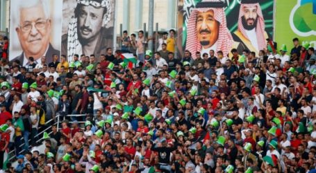 King Salman, Abbas’s Photographs at Palestinian Stadium