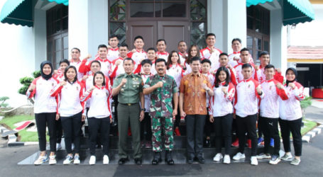 TNI Commander Pushes Fighting Spirit of the Indonesia National Karate Team at 2019 SEA Games
