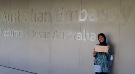 An Indonesian Muslim Teenager Sends Letter about Plastic Waste to Australian PM