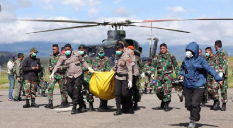 Evacuation Team Find 12 Victims of Helicopter Crash in Papua