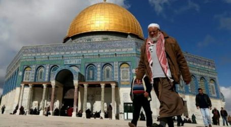 Palestine Temporarily Stops Activities in Mosques and Churches