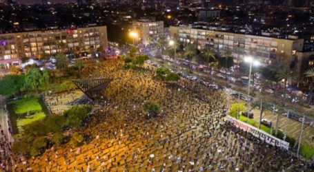 Thousands of Israelis Demonstrate Against Coalition Government