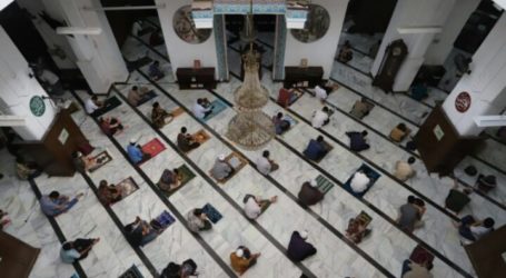 Mosques in Jakarta to Hold Friday Prayers
