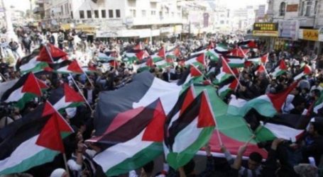 Hundreds of Palestinians Demonstrate on Naksah Day