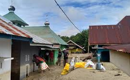 A Number of Posts Established to Flood Victims in North Luwu